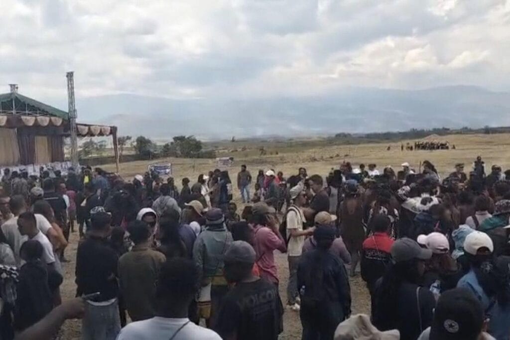 Shooting at the Baliem Festival 